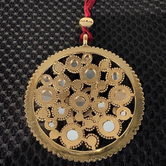 Gold Tone Liz & Co. 2009 “A” Monogram Ornament Pendant Unisex - Picture 7 of 11